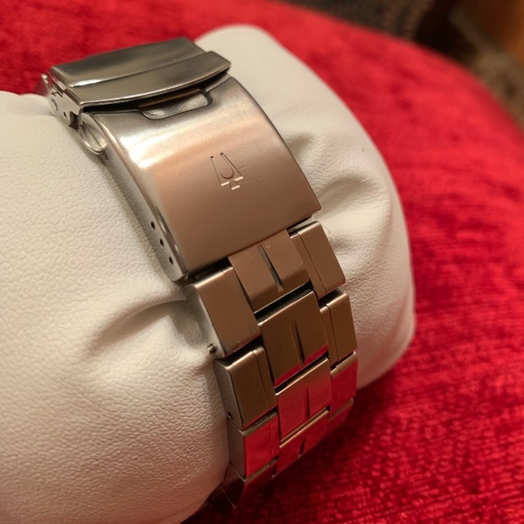 Bulova Precisionist 46mm Stainless Steel - Picture 4 of 8